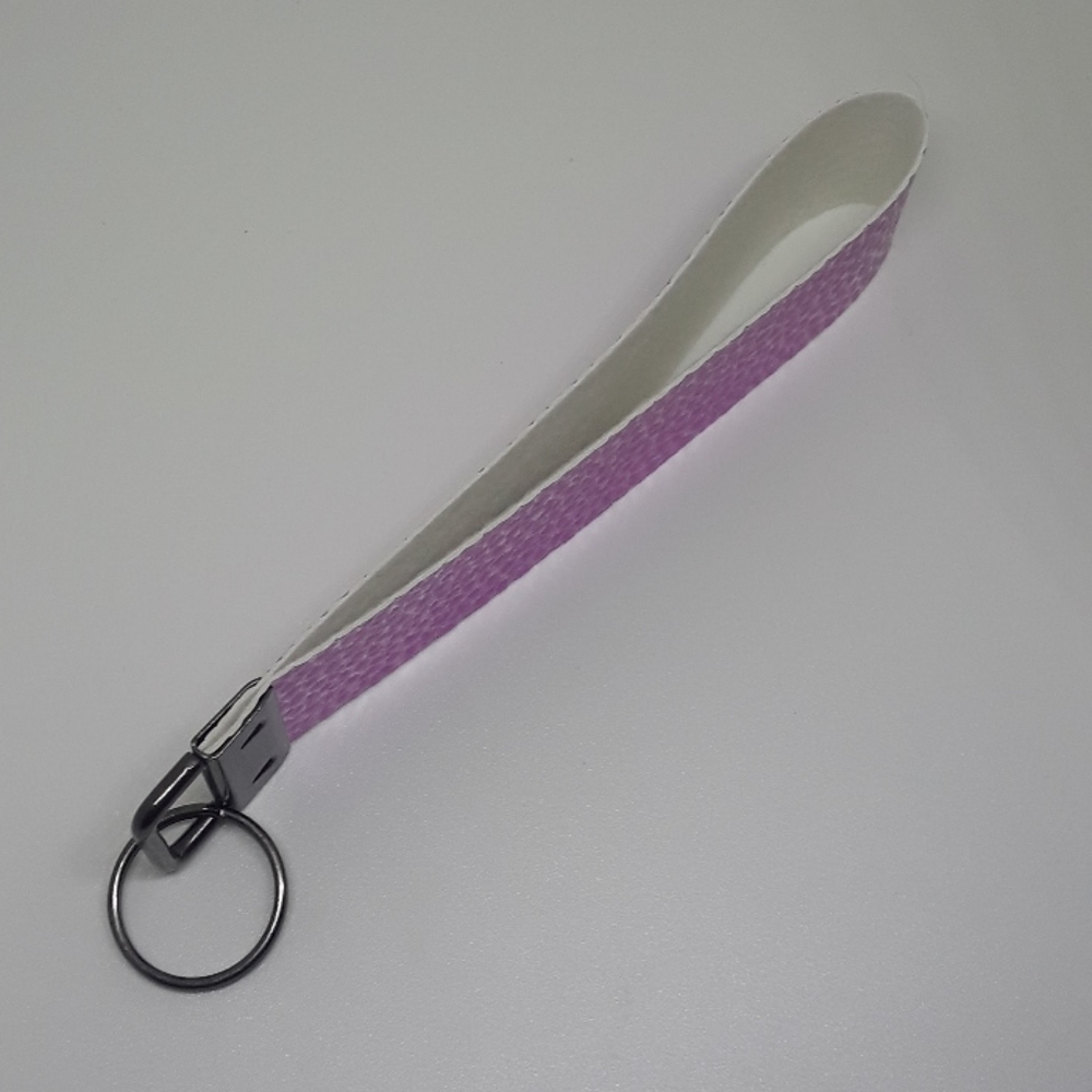 Pink wristlet keychain - Picture 2 of 5